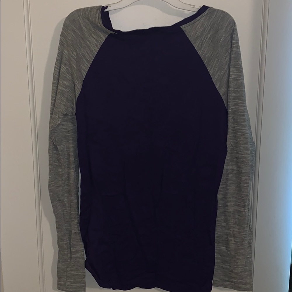 Los Angeles Lakers Long Sleeve Shirt - Picture 3 of 5